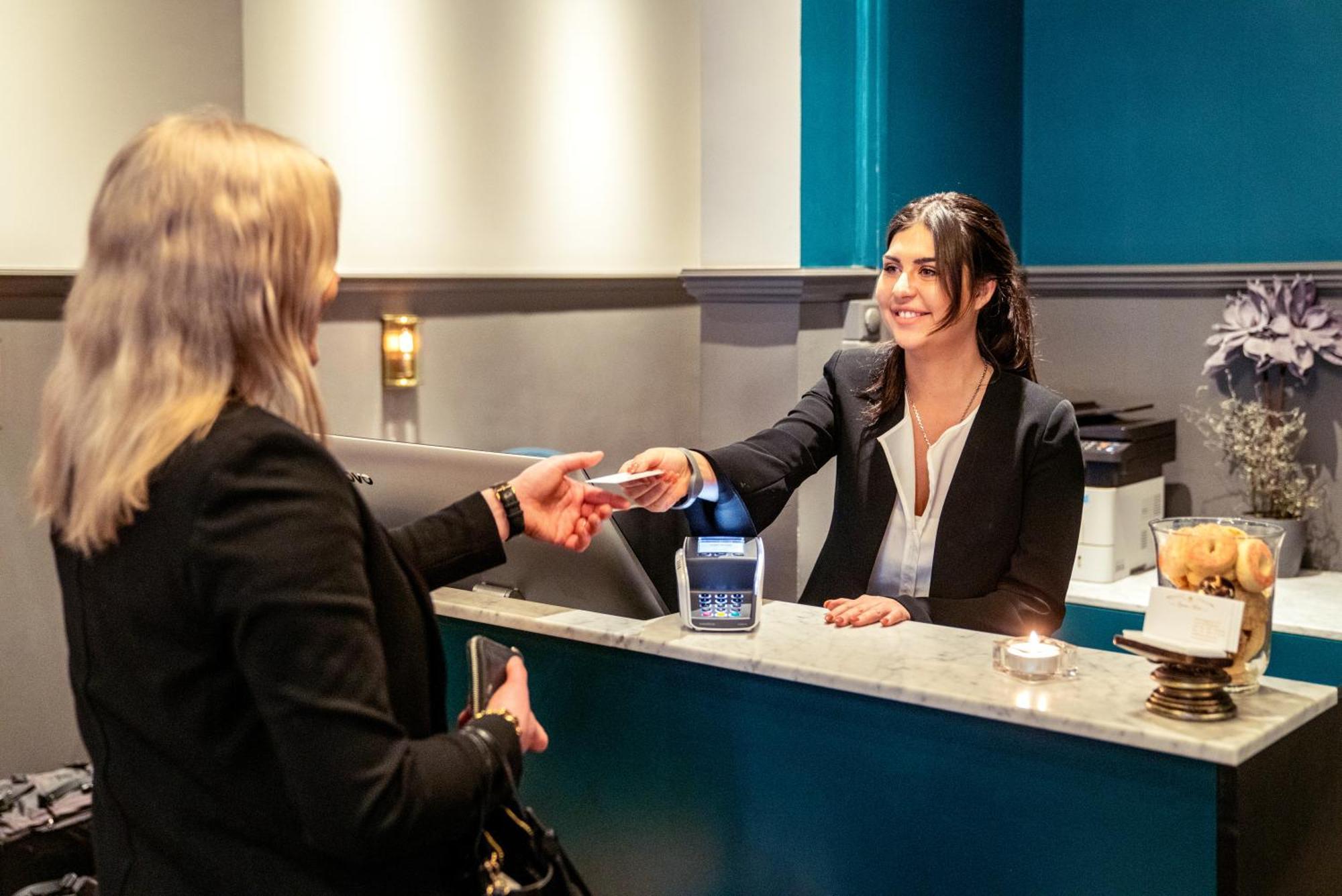 Queen'S Hotel By First Hotels Stockholm Bagian luar foto